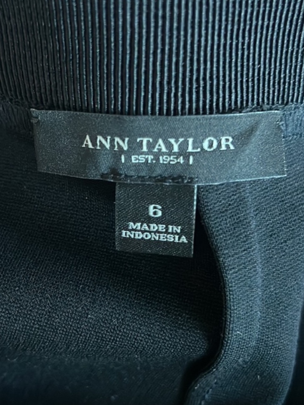 Ann Taylor Black Knit Trumpet Midi Skirt | Size 6 | Like New - Picture 5 of 6